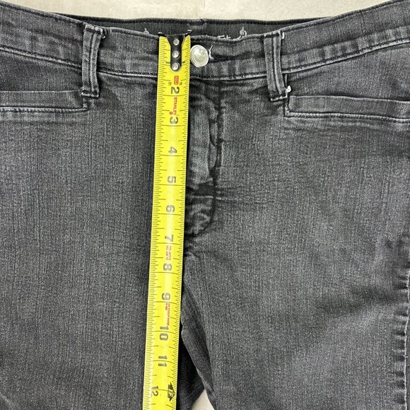 2 Lee Denim Capri Shorts Women’s Size 10 Pants Jeans Classic Relaxed Blue Black - Picture 2 of 14